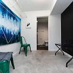 Apartment Bright & Cozy 2br Family Sleeps 6 With Private Balcony And Optional Parking Near Centennial Park & Broadway Nashville
