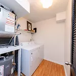Bright & Cozy 2br Family Sleeps 6 With Private Balcony And Optional Parking Near Centennial Park & Broadway *