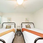 Bright & Cozy 2br Family Sleeps 6 With Private Balcony And Optional Parking Near Centennial Park & Broadway Apartment *