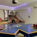 Modern Townhome, Large Game Room With Ping Pong, 10Min To Downtown! Sleeps 10!