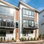 Modern Townhome, Large Game Room With Ping Pong, 10Min To Downtown! Sleeps 10!