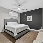 Apartment Midnight Manor Penthouse The Gulch *