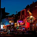 Famous Music Row Presidential With Guitar Pool Nashville