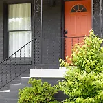 Mid-century Modern Near Downtown With Free Parking Holiday home