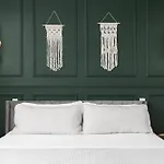 Condo Near Downtown Broadway & Stadium With Free Parking