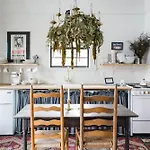 Hip, Cozy Cottage With A Fire Pit In Cleveland Park