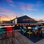 Dolly Partyon - Downtown Views - Rooftop - Groups