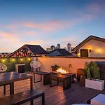 Luxury Townhouse + Rooftop Deck + 1 1 Mi Downtown