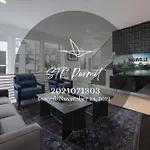 Stylish 4 Bed, Skyline Views From Rooftop, Garage , Gourmet Kitchen, Cozy Living Space, Dedicated Parking, Near Distilleries, Marathon Village & Nightlife, Chic Skyline Views, Great For Groups, 24 Hour Hospitality