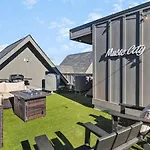 Gorgeous East Nashville House With Rooftop Patio, Garage, 9 Beds, 3 Miles To Downtown