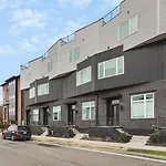 Home With Rooftop Deck & Garage, 2 Miles To Downtown Broadway