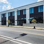 Dolly\'S Glam Getaway - Glittering Gem Near Broadway