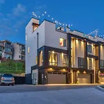 New How We Roll Rooftop - Hot Tub With Views - 13 Beds