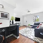 Urban Bungalow - 2 Bedroom - Close To Everything