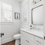 Walk To Belmont, 12 South With Private Patio And Garage