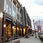 Walk To Belmont, 12 South With Private Patio And Garage *