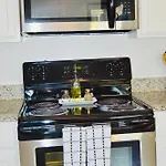 Beautiful Condo,minutes From Broadway Sleep 6! *