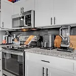 New Studio Sleeps 4 - 7 Mins To Dwtn