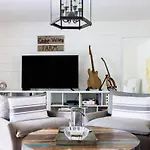 Holiday home Enchanting Retreat 15 Minutes To