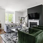 Relax Into Urban Chic At A Textured East Holiday home