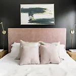 Relax Into Urban Chic At A Textured East Holiday home *