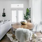 Relax Into Urban Chic At A Textured East Holiday home *