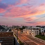 Stylish New Gulch Home Rooftop Deck W City Views