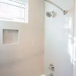 Holiday home 2 Miles To Broadway W Rooftop Deck Grill & Garage *