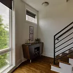 Walkable Hotspot Bars Nearby Broadway Close Holiday home *