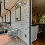 Walkable Hotspot Bars Nearby Broadway Close