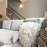 3Bd -Rooftop Escape- Steps From The Gulch Fun