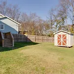 3 Bedroom Home- Huge Yard For Pets 4 Miles To Broadway