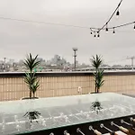 Apartment Luxury Balcony Retreat • Near Broadway Nashville