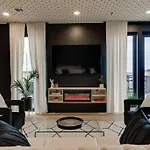 Luxury Balcony Retreat • Near Broadway Apartment Nashville