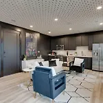 Luxury Balcony Retreat • Near Broadway Apartment *