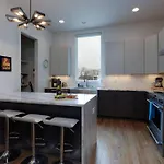 Beautiful 3 Bedroom! Near Broadway-12th S-gulch Holiday home Nashville