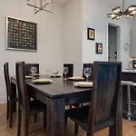 Beautiful 3 Bedroom! Near Broadway-12th S-gulch Holiday home Nashville