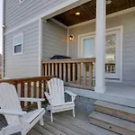 3 Bedroom Home- Huge Yard For Pets 4 Miles To Broadway Holiday home