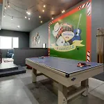 Renovated Pink Palace, Walkable Location