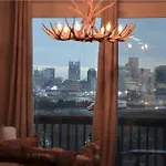 Skyline Views, 5Min To Broadway