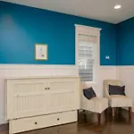 Views, Under 2mi Broadway, Gated Parking Holiday home
