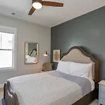 Views, Under 2mi Broadway, Gated Parking Holiday home