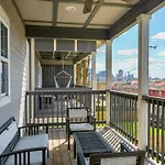 Holiday home Views, Under 2mi Broadway, Gated Parking