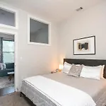 Music Row W Free Parking