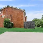 Brentwood D6 I Cozy & Comfy I 2Bd I Free Parking