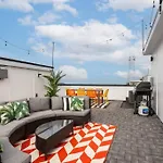The Oasis Tropical Villa With Rooftop Views