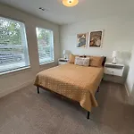 5 Min To Broadway Game & Ping-Pong Parking