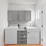 East Cozy Retreat Apartment