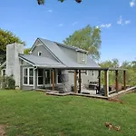 Huge Family Wildlife Retreat Close To The Lake