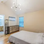 New Oasis 2 Miles From Music Row Nurse City